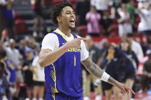 伦德博格:每天和NBA球员待在一起很不真实 有时和他们说话会紧张