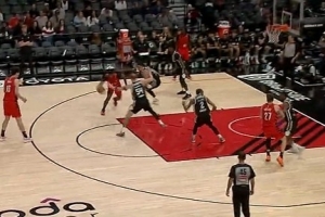 活塞vs森林狼直播_活塞vs森林狼现场直播_活塞vs森林狼直播全场录像